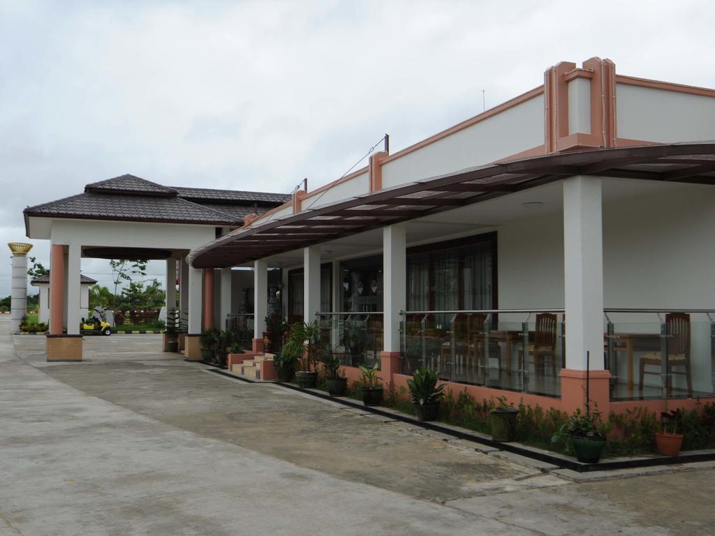 The Golden Lake Hotel Naypyidaw Eksteriør billede