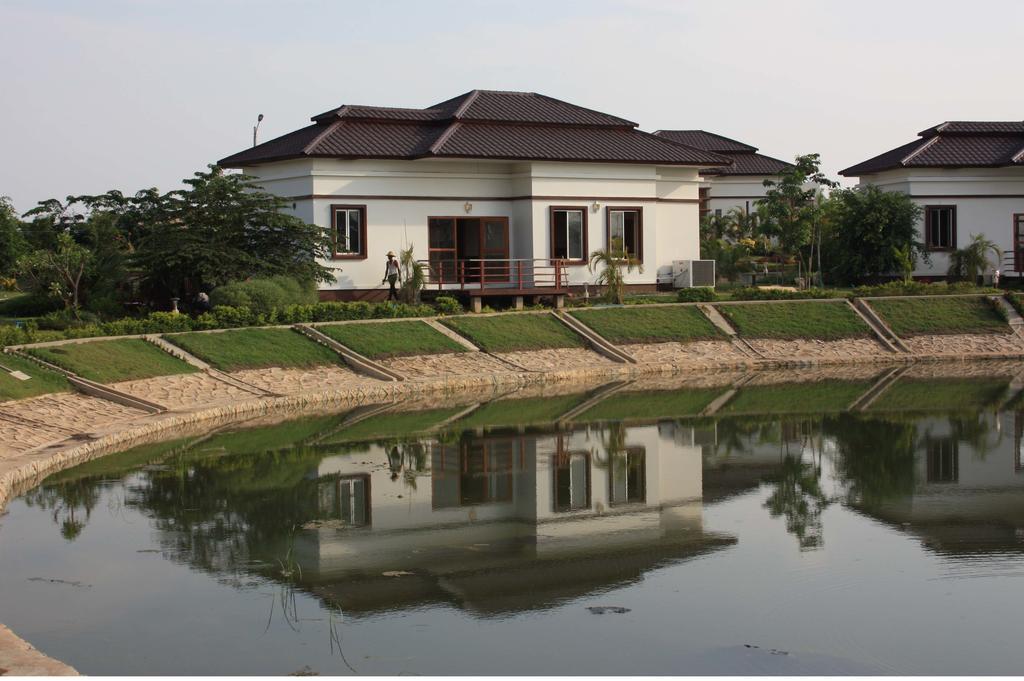 The Golden Lake Hotel Naypyidaw Eksteriør billede
