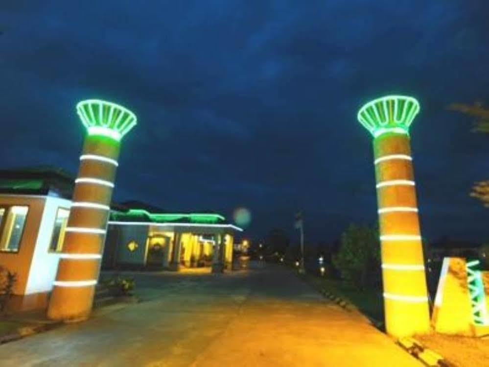 The Golden Lake Hotel Naypyidaw Eksteriør billede