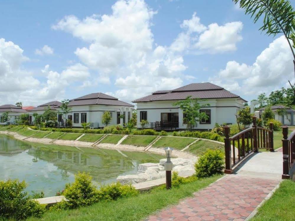 The Golden Lake Hotel Naypyidaw Eksteriør billede